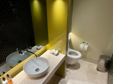 Qatar Airways Premium Lounge Bangkok Wc 2