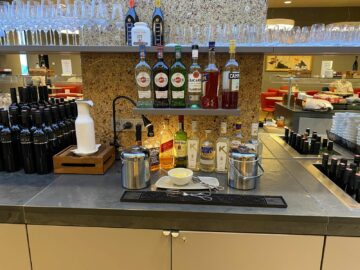 Austrian Airlines Senator Lounge F Gates Hochprozentiger Alkohol
