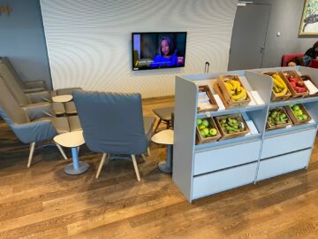 Austrian Airlines Senator Lounge F Gates Obst Tv Ecke