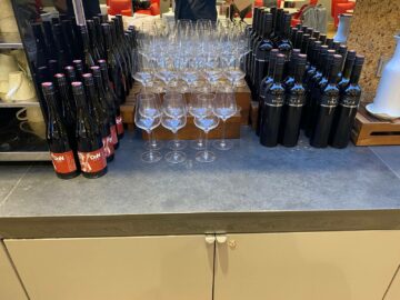 Austrian Airlines Senator Lounge F Gates Rotwein