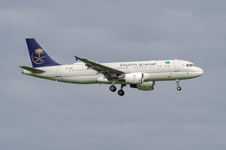 Flugzeug Saudia Airlines Airbus A320 Skyteam