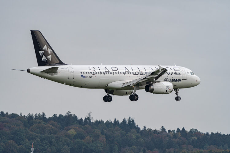 Flugzeug Star Alliance Aegean Airbus A320