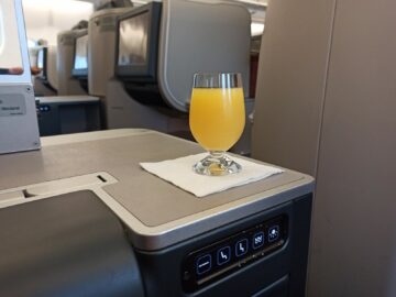 Malaysia Airlines Business Class Airbus A330 300 Essen Begruessungsgetraenk