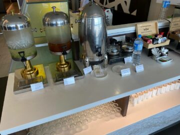 Malaysia Airlines Domestic Golden Lounge Kuala Lumpur Auswahl Getraenke