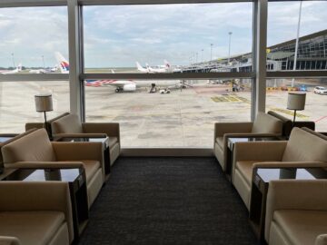 Malaysia Airlines Domestic Golden Lounge Kuala Lumpur Blick Auf Das Rollfeld2