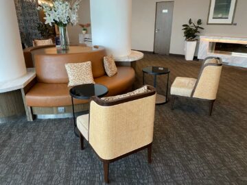 Malaysia Airlines Domestic Golden Lounge Kuala Lumpur Sitzecke Vorderer Bereich