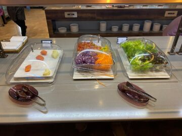 Thai Airways Royal Orchid Prestige Lounge Bangkok Auswahl Salat