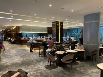 Thai Airways Royal Orchid Prestige Lounge Bangkok Blick Buffett Bereich