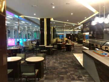 Thai Airways Royal Orchid Prestige Lounge Bangkok Blick In Die Lounge Vom Buffett