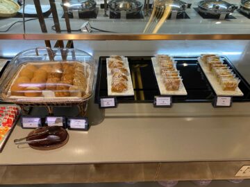 Thai Airways Royal Orchid Prestige Lounge Bangkok Broetchen