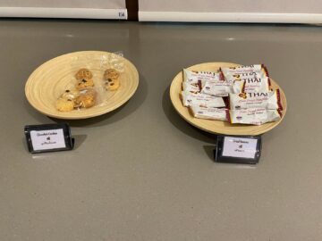 Thai Airways Royal Orchid Prestige Lounge Bangkok Cookies