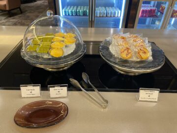 Thai Airways Royal Orchid Prestige Lounge Bangkok Kuchen