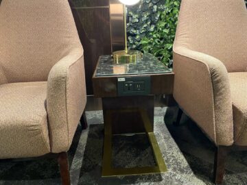 Thai Airways Royal Orchid Prestige Lounge Bangkok Steckdosen