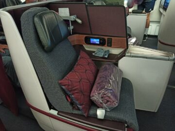 Qatar Airways Business Class Airbus A330 300 Sitz Mittelreihe Trennwand Ausgefahren