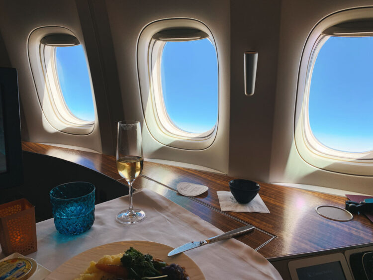 Qatar Airways First Class 777 300 Fenster 1