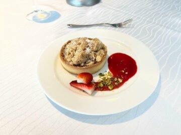Malaysia Airlines Platinum Lounge Kuala Lumpur Apfelkuchen