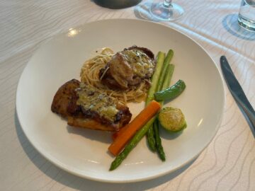 Malaysia Airlines Platinum Lounge Kuala Lumpur Brathahnchen