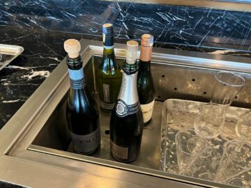 Malaysia Airlines Platinum Lounge Kuala Lumpur Champagner