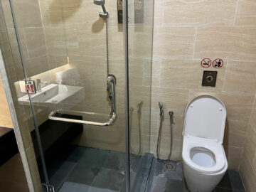 Malaysia Airlines Platinum Lounge Kuala Lumpur Dusche Und Toilette