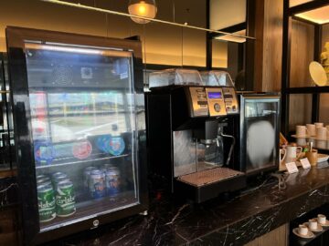Malaysia Airlines Platinum Lounge Kuala Lumpur Kaltgetraenke Kaffee