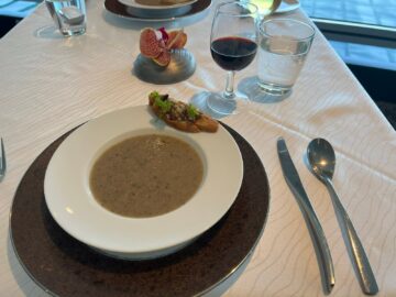 Malaysia Airlines Platinum Lounge Kuala Lumpur Pilzsuppe