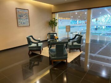 Malaysia Airlines Platinum Lounge Kuala Lumpur Sitzkombi Empfang