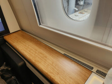 Swiss First Class Boeing 777 300er Ablage Tisch 1
