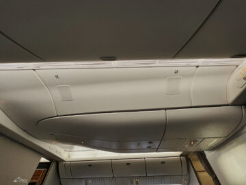 Swiss First Class Boeing 777 300er Kabinendecke Mitte 2