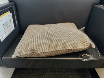 Swiss First Class Boeing 777 300er Kissen 1