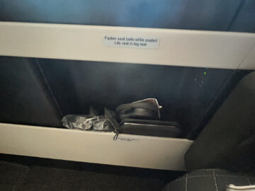 Swiss First Class Boeing 777 300er Staufach Seite 1