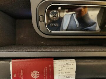 Swiss First Class Boeing 777 300er Staufach Seite 2