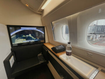 Swiss First Class Boeing 777 300er Suite 1