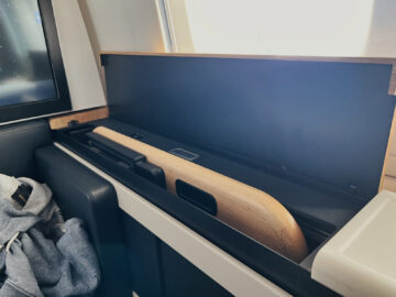 Swiss First Class Boeing 777 300er Tisch 2