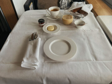 Swiss First Class Fruehstueck 1