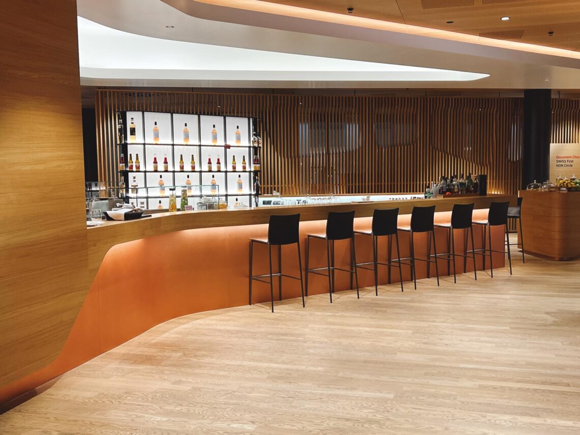 Swiss First Class Lounge Zuerich A Bar 12