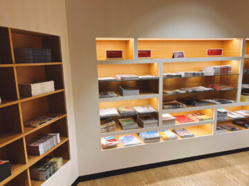 Swiss First Class Lounge Zuerich A Zeitschriften 3