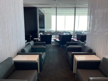 Air New Zealand Auckland International Lounge Trennwaende Sessel