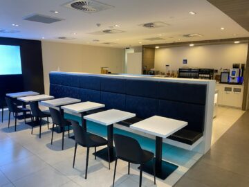 Air New Zealand Queenstown Regional Lounge Esstisch2