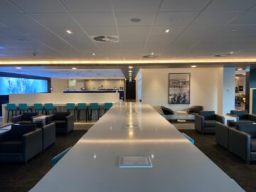 Air New Zealand Queenstown Regional Lounge Groesser Tisch