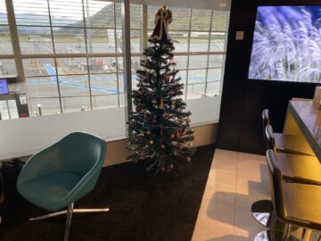 Air New Zealand Queenstown Regional Lounge Weihnachtsbaum