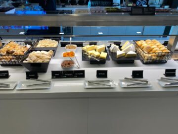 Air New Zealand Wellington Domestic Lounge Kaeseauswahl