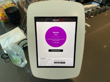 Air New Zealand Wellington Domestic Lounge Kaffeebestellung