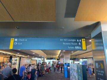 Air New Zealand Wellington Domestic Lounge Wegweiser1