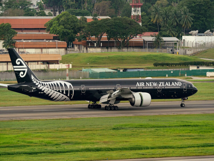 Flugzeug Air New Zealand Boeing 777 300 Singapur
