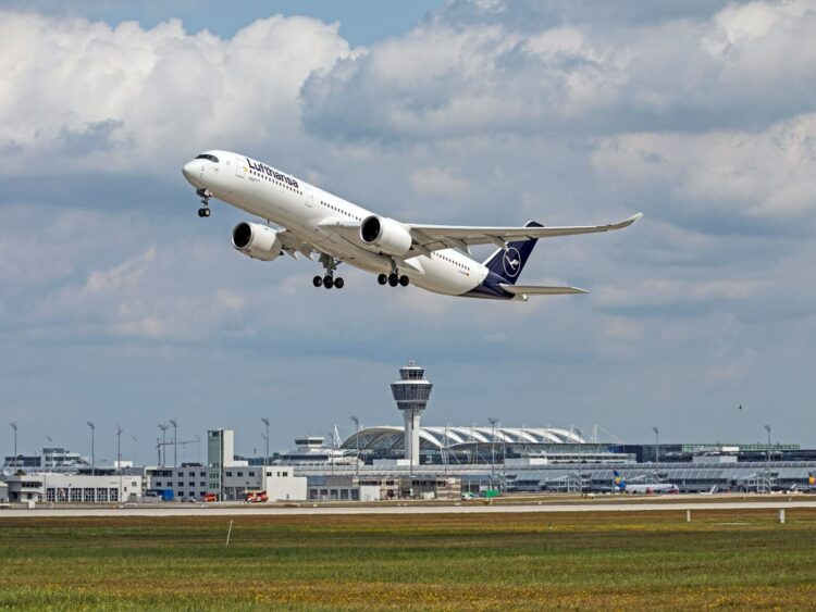 Lufthansa Flugzeug Abflug Flughafen Muenchen Copyright