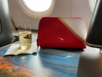 Qantas Airways Business Class Airbus A380 800 Chicken Salat Welcome Drink