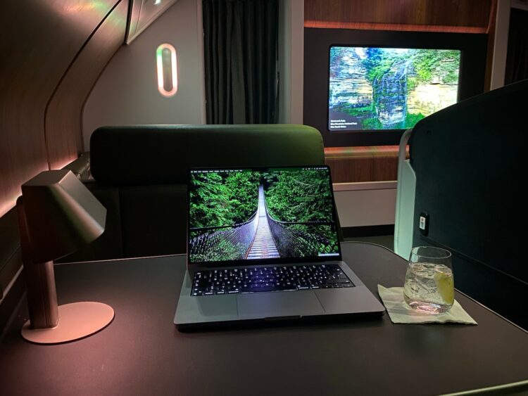 Qantas Airways Business Class Airbus A380 800 Lounge