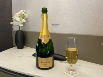 Singapore Airlines First Class Suites Airbus A380 800 Champagern
