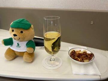 Singapore Airlines First Class Suites Airbus A380 800 Champagner Nüsse