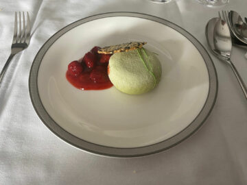 Singapore Airlines First Class Suites Airbus A380 800 Gruener Tee Tiramisu